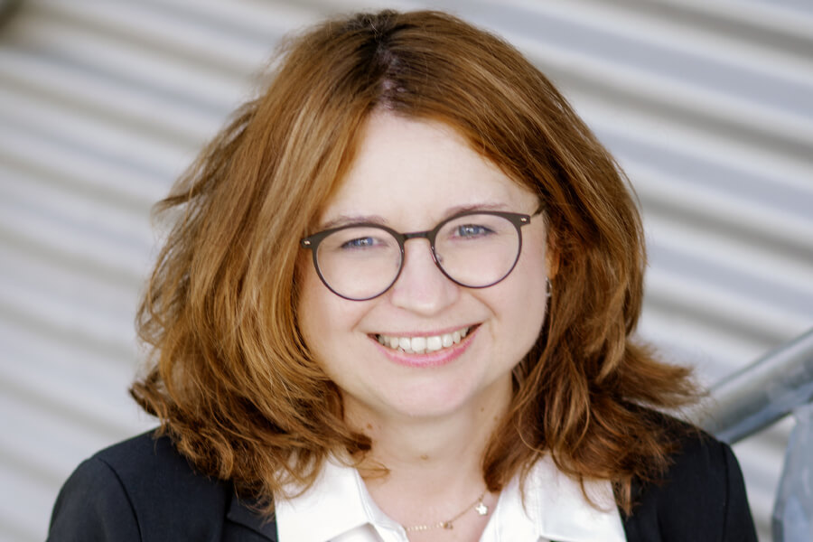 Dr. Bettina Hübschen  Dr. Bettina Hübschen